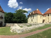 Zamek Żupny w Wieliczce, na pierwszym planie fragmenty murów kuchni żupnej , fot. P. Chwalba'